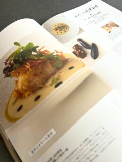 月刊専門料理 11月号にて、「レストランの野菜料理」特集でご紹介いただきました。
野菜の持つ力と美しさを最大限に引き出すことを意識しました。ぜひ誌面でご覧ください！

撮影・取材いただいた関係者の皆さま、心より感謝申し上げます。

今回掲載させていただいた信州サーモンのラビオリは、ザキタノホテル東京で日本各地の食材の魅力を発信するフェアイベント「Kitano Finds Japan」でもお出ししています。(今回は長野県)
皆さまのお越しもお持ちしております！！！

In the November issue of Monthly SENMON RYOURI
Cooking in the special edition on “Vegetable Dishes in Restaurants.”
In this dish, I focused on bringing out the full potential and beauty of vegetables. Please take a look at the article.

My heartfelt thanks to everyone involved in the photo shoot and interview.

The featured dish, Ravioli of Shinshu Salmon, is also being served at The Kitano Hotel Tokyo as part of our “Kitano Finds Japan” fair, where we showcase the wonderful ingredients of Japan — this time highlighting Nagano Prefecture.
We look forward to welcoming you!

#専門料理 
#料理雑誌 
#フレンチ 
#野菜料理 
#加茂健 
#ザキタノホテル東京
#thekitanohoteltokyo 
#relaisetchateaux 
#lalist1000
#frenchcuisine🇫🇷 
#chef_takeshikamo
#sustainability
#tokyo