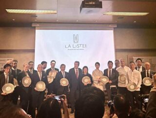 今年もフランス大使館大使公邸で開催された 「La Liste2026」に参加してきました。
多くのシェフの方々とお話しする機会をいただき、たくさんの刺激を受けました。父をご存知の広島の勇崎シェフにもお会い出来て感動！
来年もお招きいただけるよう、これからも精進していきたいと思います。

This year, I had the pleasure of attending La Liste once again at the French Ambassador’s Residence in Tokyo.
It was an inspiring evening where I had the opportunity to speak with many talented chefs.
I was especially moved to meet Chef Yuzaki from Hiroshima, who knows my father.
I will continue to work hard so that I may be invited again next year.

#laliste1000 
#thekitanohoteltokyo
#the_kitano_hotel_tokyo
#relaischateaux 
#takeshikamo
#永田町グルメ 
#ザキタノホテル東京 
#加茂健