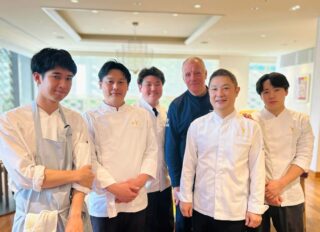 今年も尊敬する私のメンターでもあるLa PyramideのPatrick Henriroux シェフにお会いでき、ルレエシャトーのあるべきホスピタリティの話をお聞きすることができ、とても貴重な時間を過ごすことができました。市塚シェフ、窪田シェフともお会いでき、沢山の学びがあり感謝。

#thekitanohoteltokyo
#lorangeriekohan
#relaischateaux
#maisonhenriroux 
#patrickhenriroux 
#chef_takeshikamo
#lalist1000
#frenchcuisine🇫🇷 
#sustainability
#tokyo